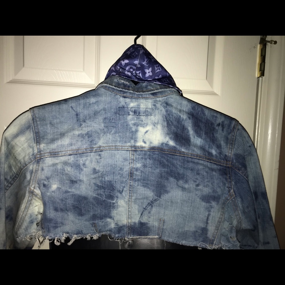 🆕Custom Cropped Distressed Denim Jacket - Picture 5 of 6